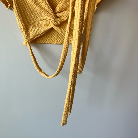 Urban Outfitters Textured Crop Top - Picture 6 of 7